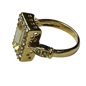 Elegant Gold-Tone Ring with Crystal Accents 18